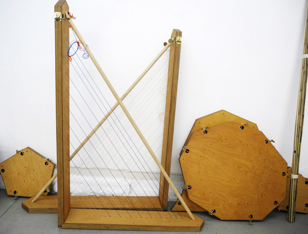 ensemble arcimboldo / resonance-box / sound installation / resonance plates, harps