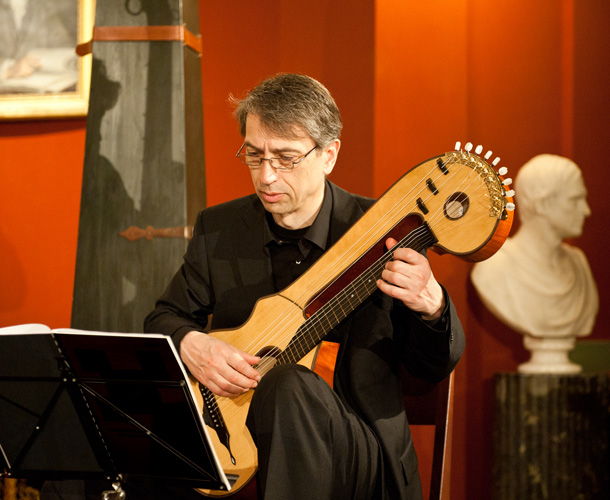 Josef Focht - harp guitar