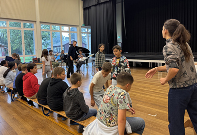 ensemble arcimboldo / rauschend 2025–1898 / Primarschule Niederholz / Vermittlungs-Workshop