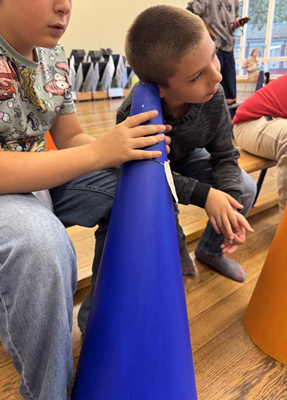 ensemble arcimboldo / rauschend 2025–1898 / Primarschule Niederholz / Vermittlungs-Workshop